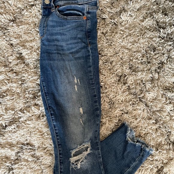 GAP True Skinny Ripped Jeans - Picture 2 of 3